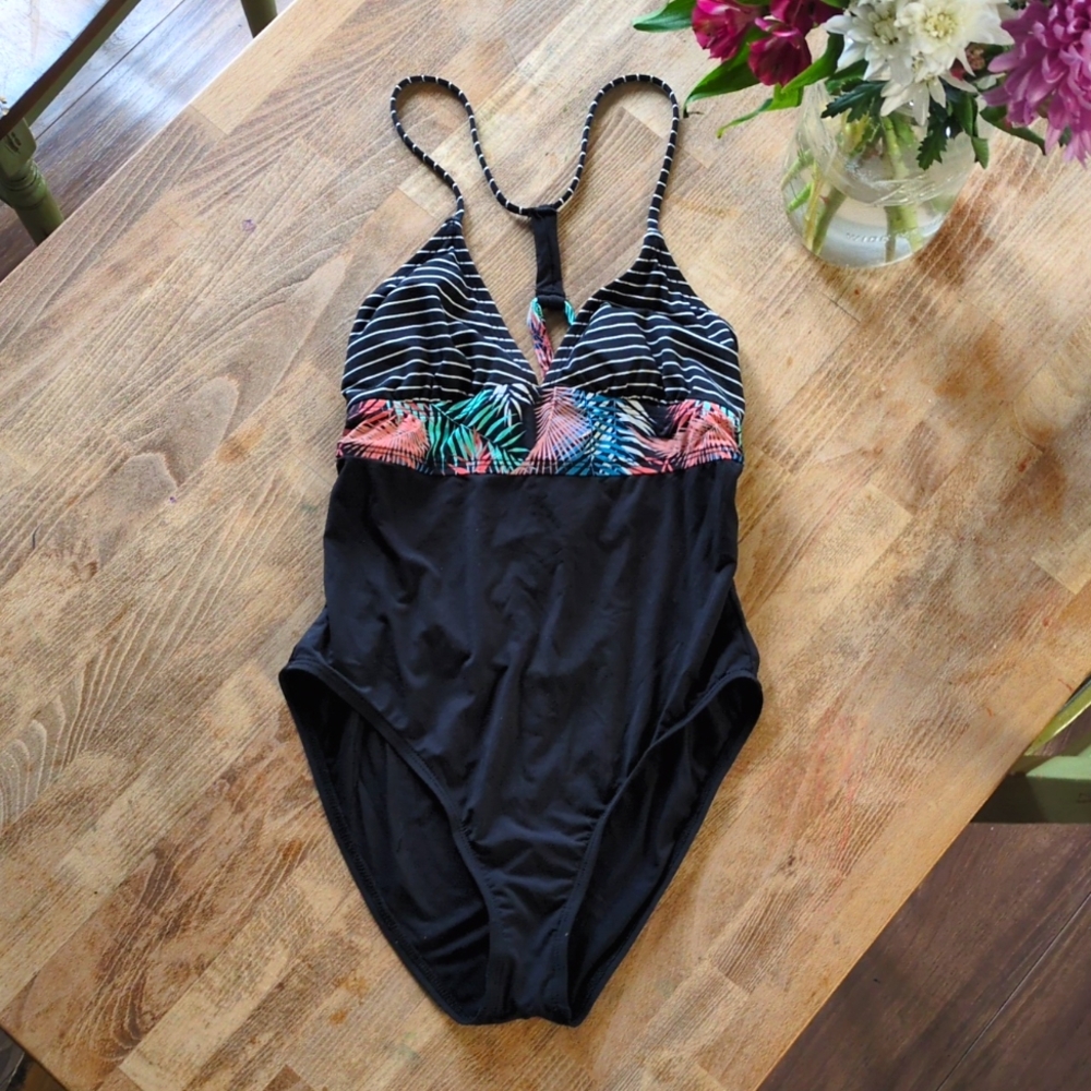Carve Designs Dahlia one piece Swimsuit size M